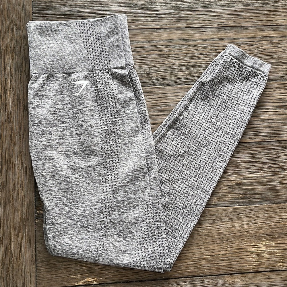 ✨SOLD✨Gray Highwaisted Gym Shark Vital Seamless Leggings - Picture 2 of 12